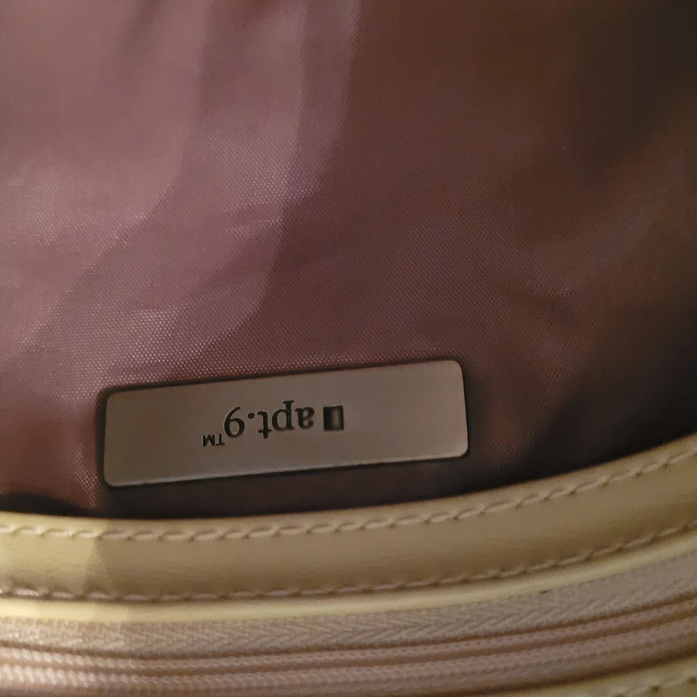 NEW Apt. 9 Yellow WOMENS Shoulder Bag Purse Glossy And PERFECT. CUTE BAG - Picture 5 of 5